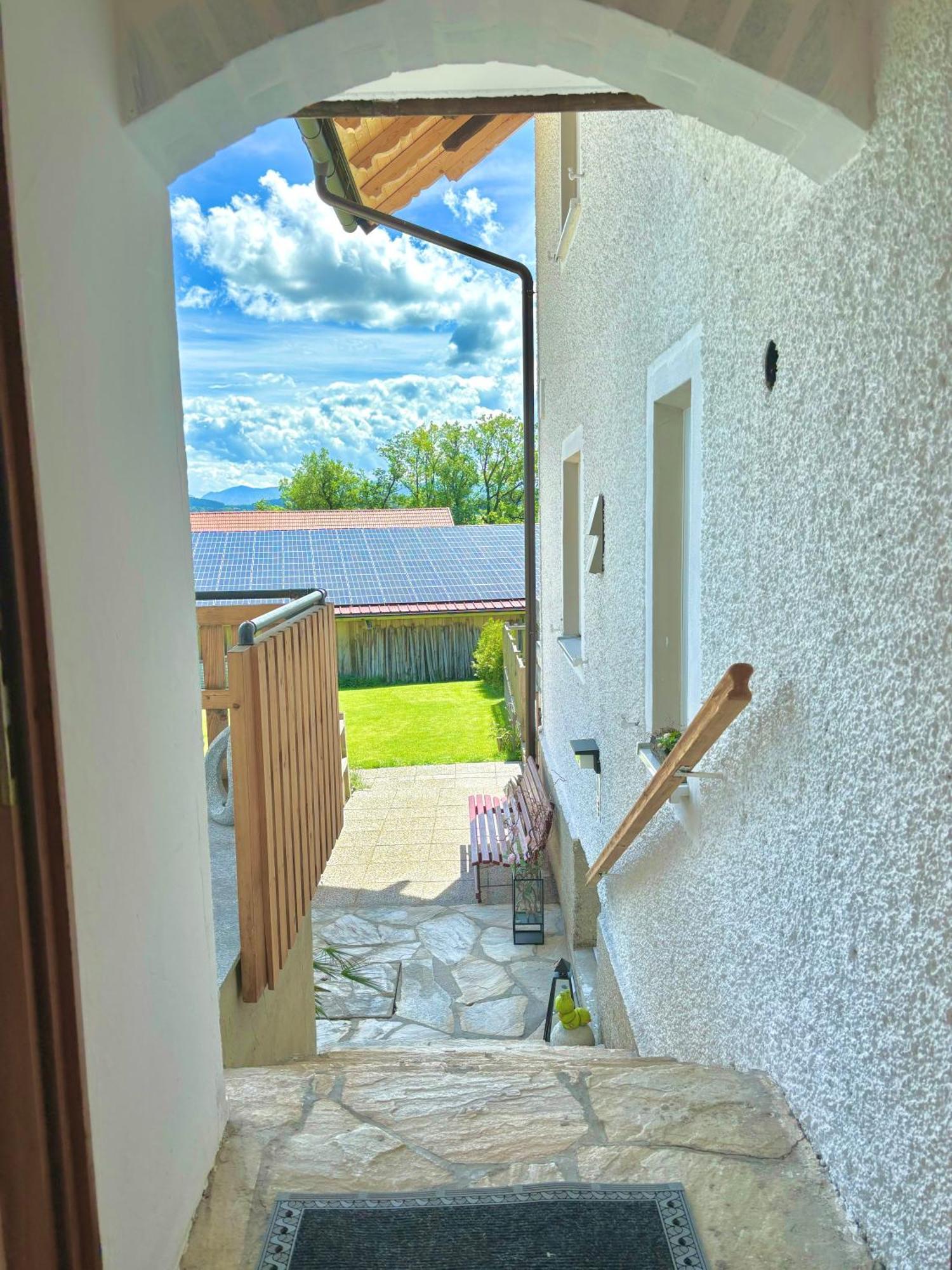 Gaesthaus "Seeblick" Seekirchen am Wallersee Exterior foto